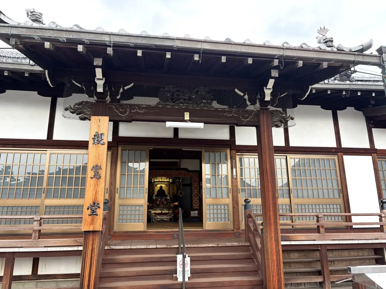 善通寺境内の堂宇正面