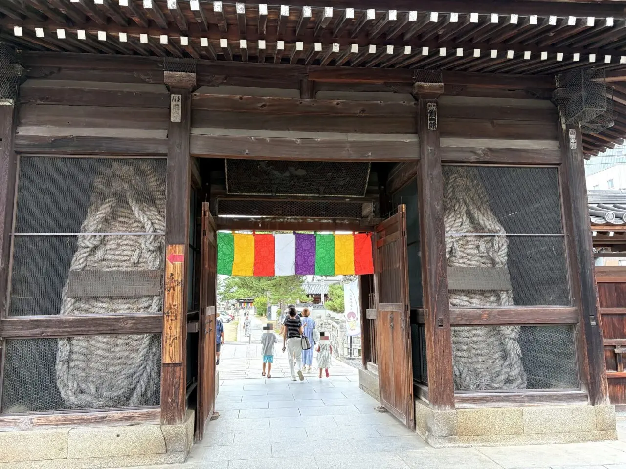 善通寺境内の門と参道