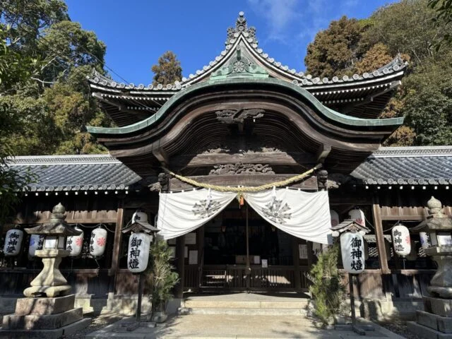 新年に撮影した大避神社の社殿正面と屋根