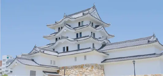 尼崎城の天守を正面から撮影した写真。
