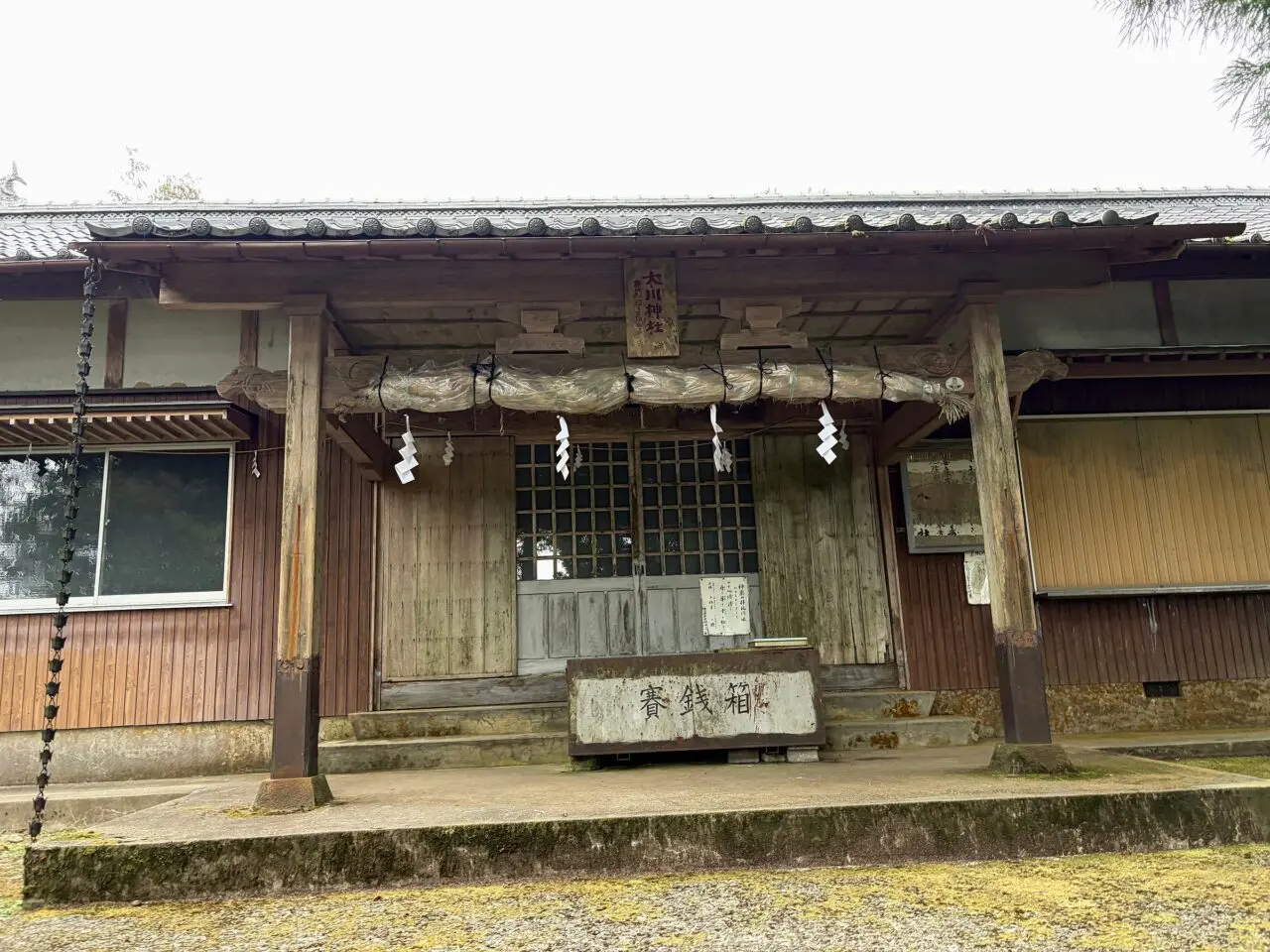 大川山山頂にある大川神社の社殿