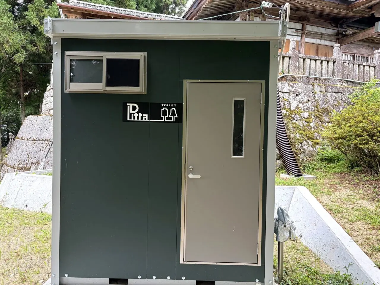 大川山山頂付近のトイレ棟