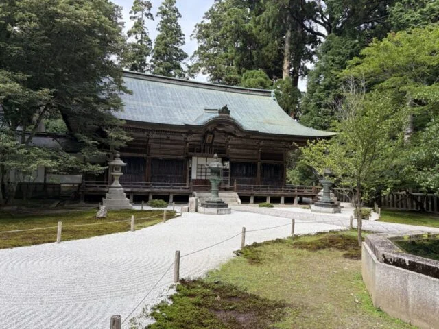 比叡山延暦寺の浄土院と白砂の庭