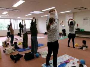 市の公式案内に掲載された、ねひめキッズの講座の様子