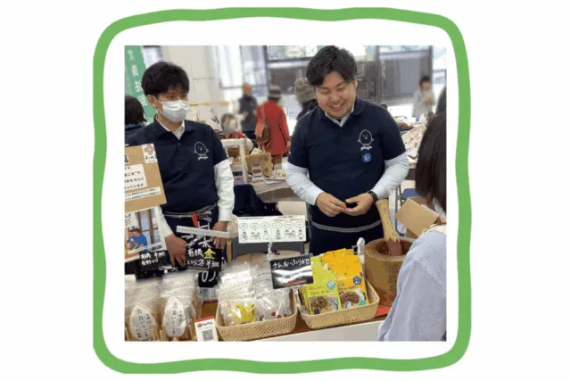 マルシェで生産者が商品を紹介するブース（昨年の様子）