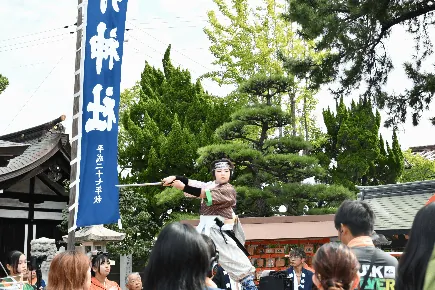 荒井神社の仁輪加太鼓で舞子が舞う過去の様子。2026年当日の写真ではない
