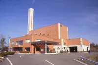 加西市クリーンセンターの赤茶色の建物と入口