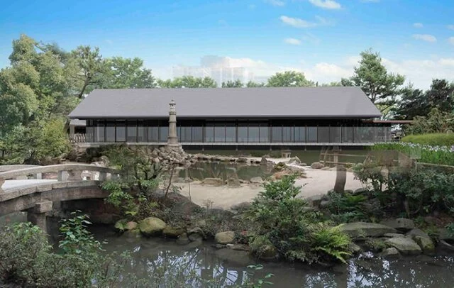 池と石橋の奥にある西宮神社の祈祷殿