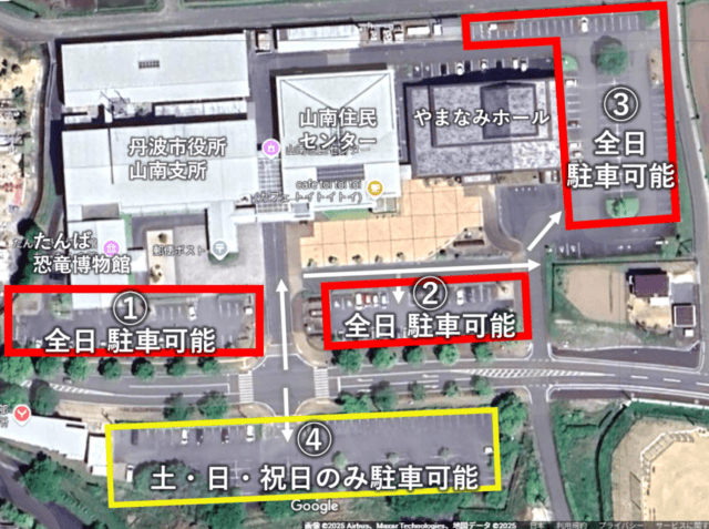 たんば恐竜博物館周辺の駐車位置図。赤枠①〜③は全日、黄色枠④は土日祝のみ利用可能