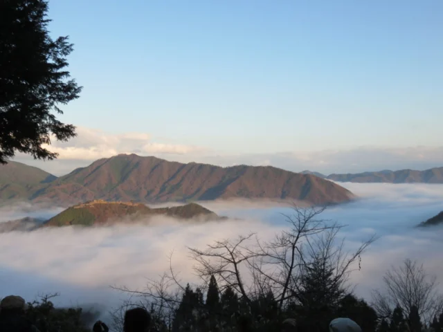 立雲峡の第1展望台から見た、雲海に包まれる竹田城跡
