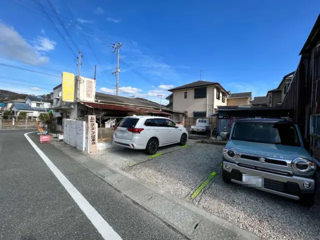 上町ラーメン赤穂の店舗横駐車場