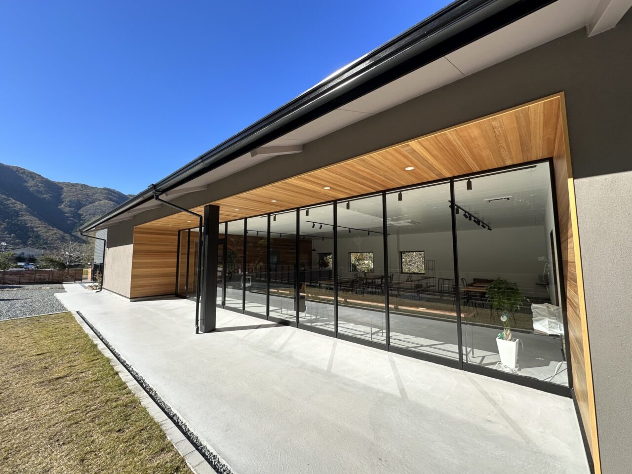 小麦の奴隷 佐用店の駐車場