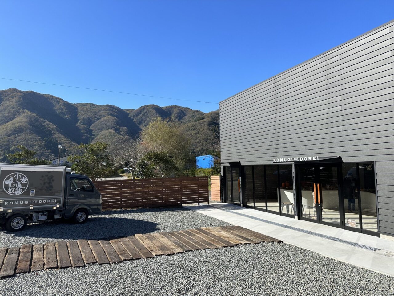 小麦の奴隷 佐用店の看板