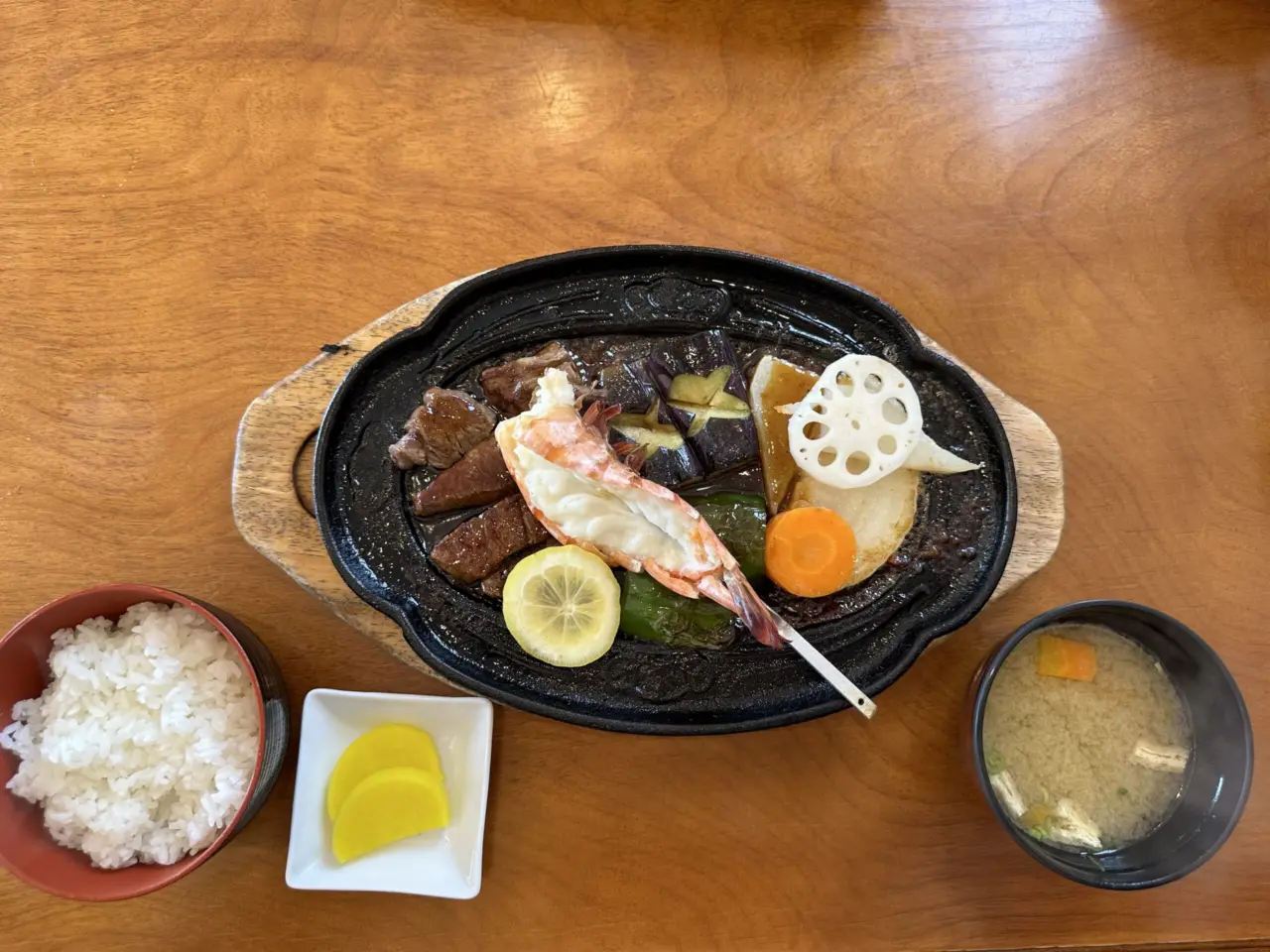 おさきかもめ屋 城西館のAランチの鉄板ステーキ