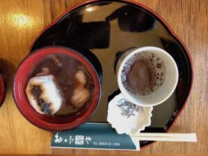 出雲大社前 おくに茶屋のぜんざいは仁多米を使っていて美味しい