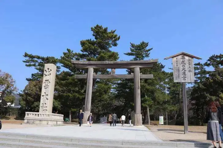 出雲大社の御本殿の側面