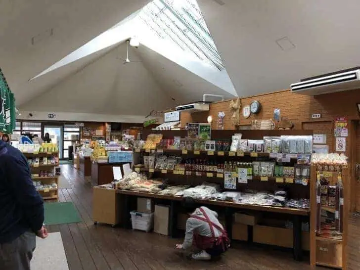 道の駅 風の家の館内