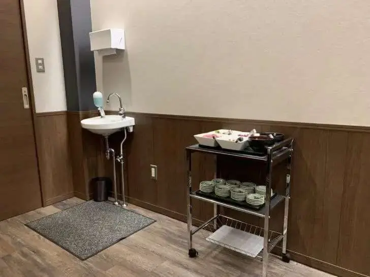 和soba天光の漬物コーナーと手洗い場