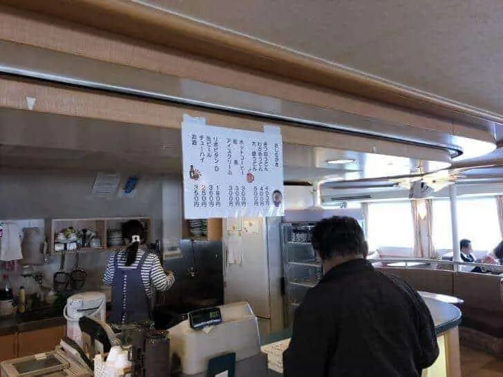 日生港フェリーの軽食コーナー