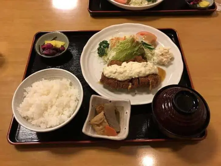 蒜山家きんべえの定食
