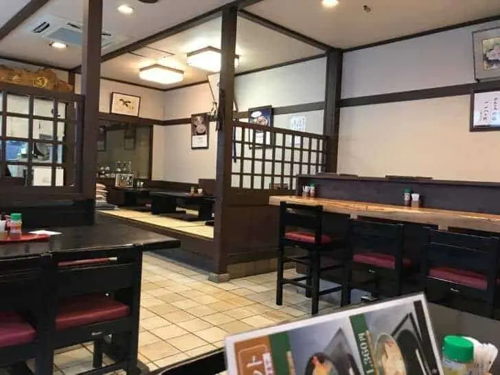 本家田毎 府庁前店の店内